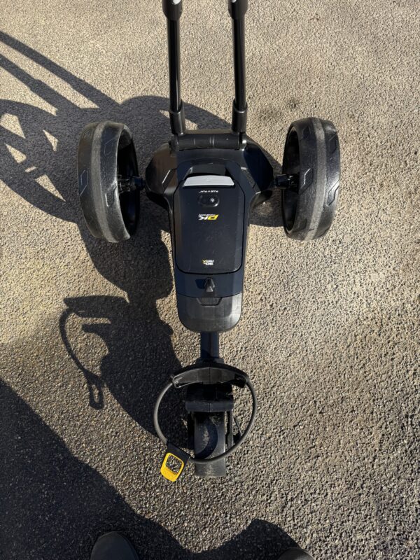 Powakaddy FW3 electric golf trolley factory refurbished Grade A with Lithium battery - Image 3